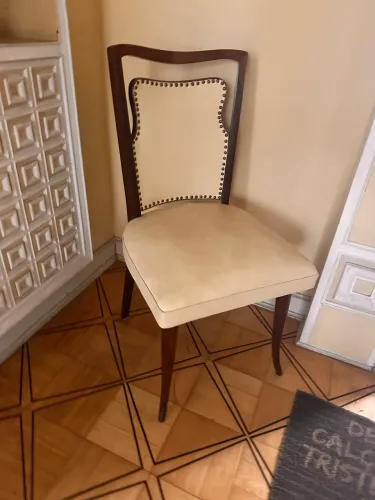 Cadeira antiga clássica
