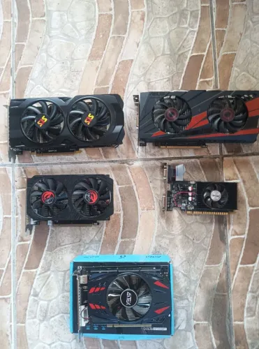 Cinco placas de vídeo por 150 (leia o anúncio)