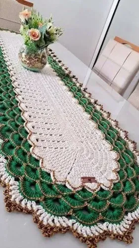 Trilho de mesa em crochê