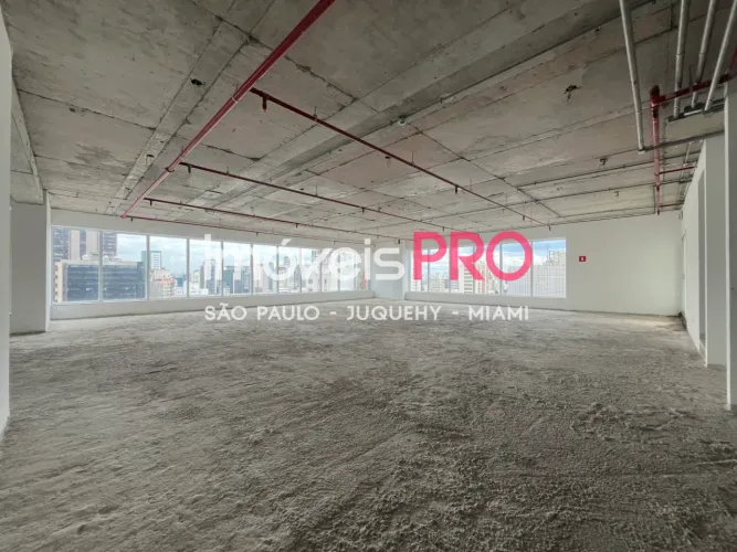 Conjunto comercial em Pinheiros, com 244,45m² e 2 vagas