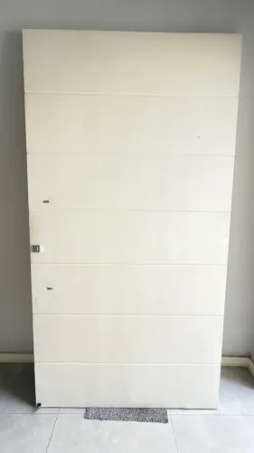 Vendo Porta grande de madeira com 2,56m x 1,36m