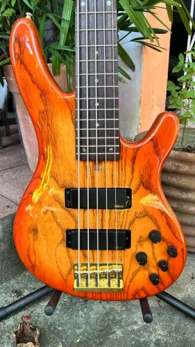 Baixo Yamaha TRB 5ii