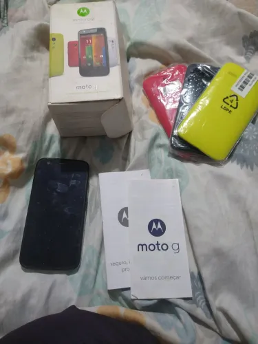 Celular moto G1 funcionando perfeitamente item colecionador. Obs. bateria estufada.
