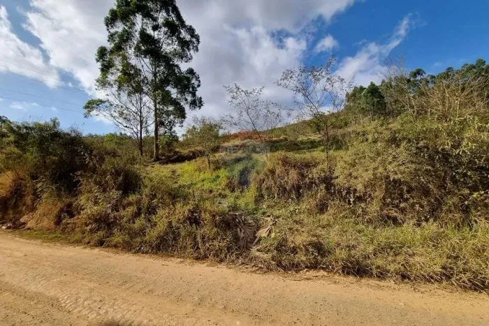 Ótima Granja a venda com 3. 764 metros quadrados no valor de 175 mil na Cidade de Chácara 