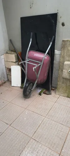 Carrinho de Mão Reforçado para Obra e Jardinagem