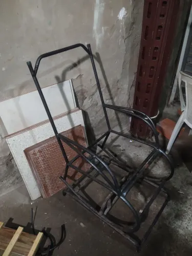 Estrutura de cadeira de balanço em perfeito estado