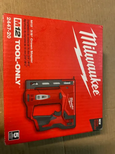 Grampeador Milwaukee M12