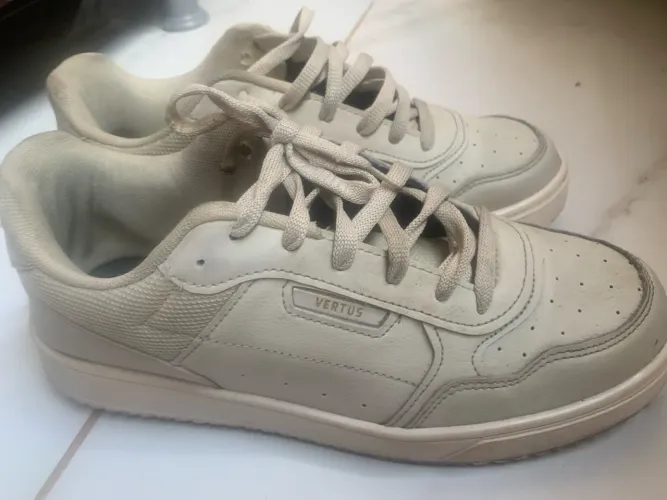 Vendo tênis tamanho 42