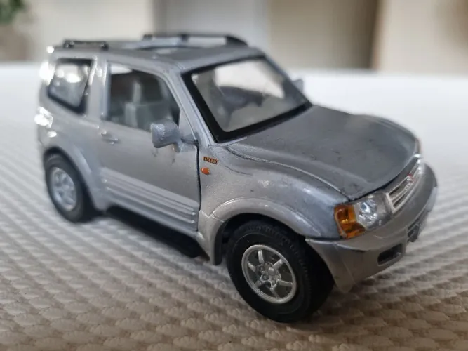 Carrinho Miniatura Pajero Exceed Escala 1/34