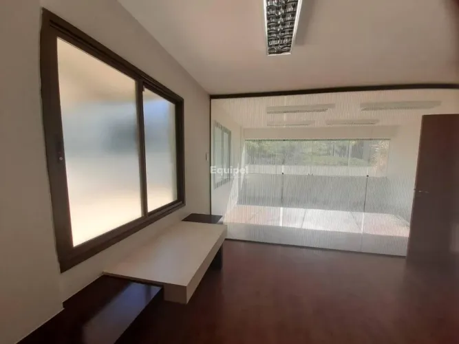 Ampla Sala Comercial de 220m² na Savassi - Localização Estratégica
