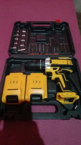kit parafusadeira com duas baterias, disponível pra negociação