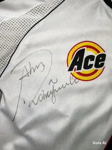 Uniforme Vasco da Gama anos 2000 com a assinatura do nosso grande ídolo Roberto Dinamite!