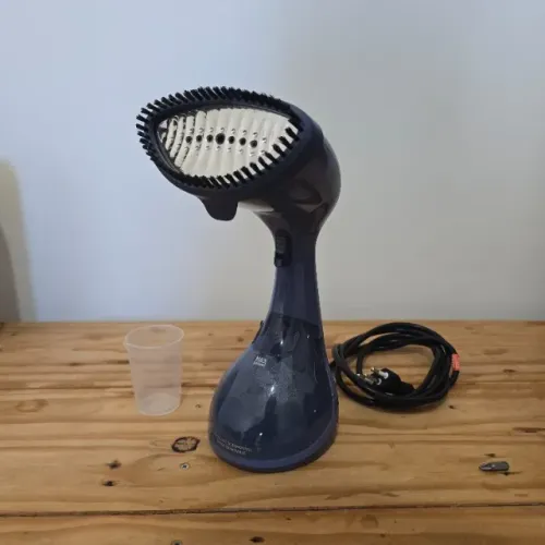 Vaporizador de Roupas Portátil Electrolux Bivolt - Funcionando