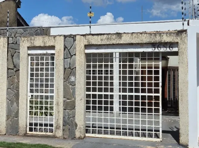 Portão de garagem e portão social
