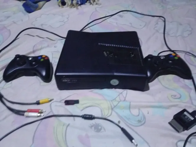 XBOX 360 Slim +2 Controle Pen- Drive Com 40 Jogos Defeito No Leitor De Disco  