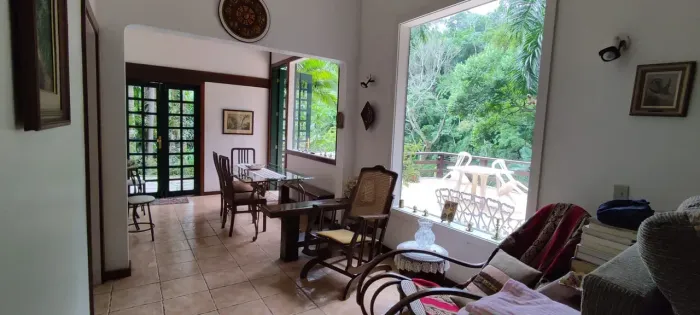 Casa para aluguel e venda possui 170 metros quadrados com 4 quartos em Posse - Petrópolis