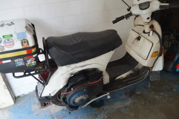 VENDO VESPAS, PX 200 1986, E UMA 150 SUPER 1967.