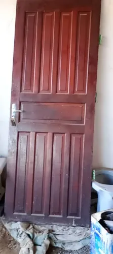 Vendo duas portas de madeira pura
