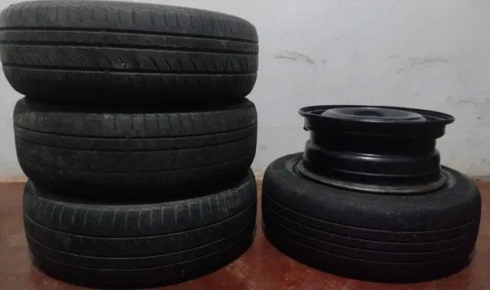 JOGO DE RODAS DE FERRO PEUGEOT 206 COMPLETAS COM PNEUS