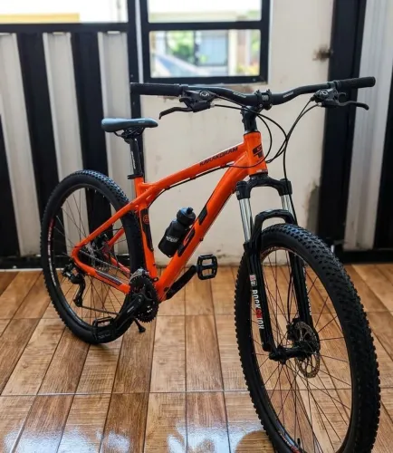Bicicleta adventure toda de alumínio freio a disco