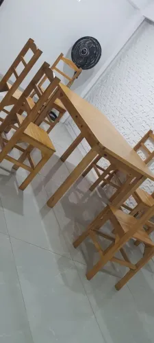 Mesa de jantar com 6 cadeiras em excelente estado