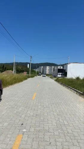 TERRENO NA ENSEADA PRÓXIMO A PRAIA