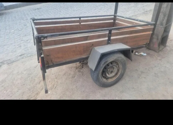 Vendo reboque.