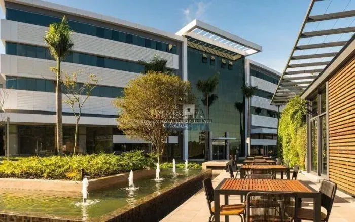 Sala pronta com ar condicionado instalado e iluminação em led com 4 vagas de garagem no SC