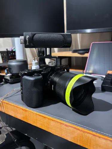 Sony ZVE10 + 23mm Viltrox + Kit Smallrig e Baterias