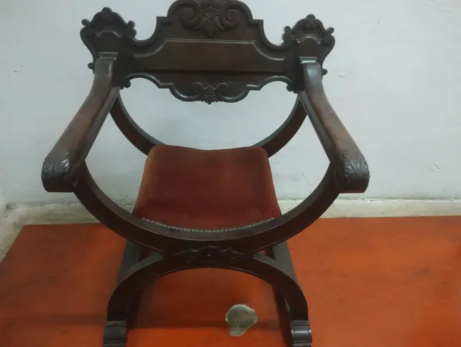 Cadeira vintage Savonarola espetácular 