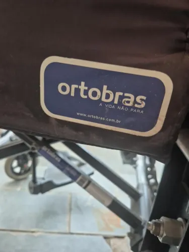 VENDO CADEIRA DE RODAS ORTOBRAS R$ 500