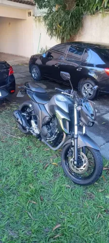 Yamaha FZ25 Pantera Negra 2024 - Apenas 2.600 km (estado de zero)