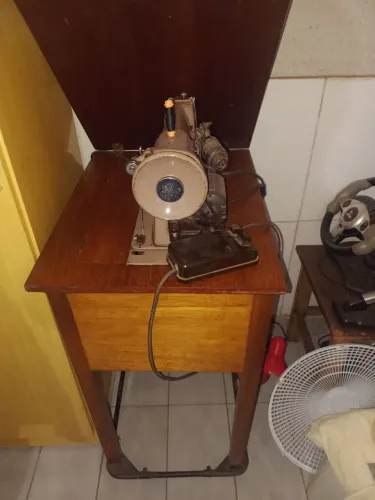 Vendo máquina de costura Singer em perfeito estado