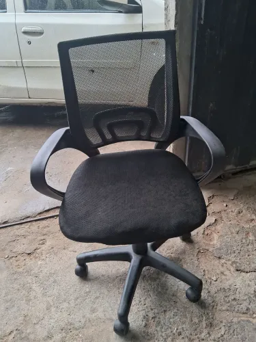 Vendo cadeira de escritório por 100 reais entrego 