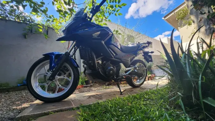 Vendo moto NC750X honda. Moto inteira.  Ipva 2026 pago
