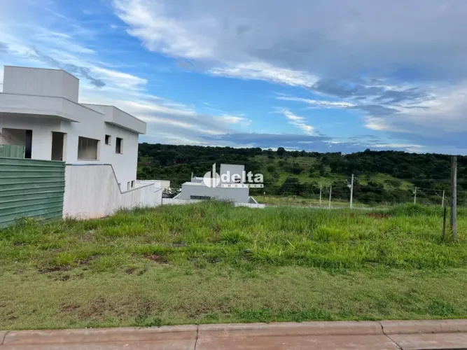Terreno disponível para venda no bairro Granja Marileusa em Uberlândia-MG