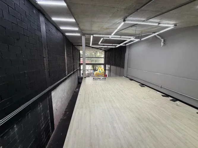Loja comercial com cerca de 200m² na Praia da Costa localização estratégica em uma das pr
