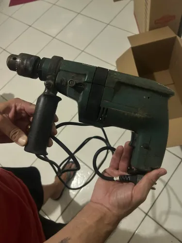 Vendo furadeira industrial Bosch 