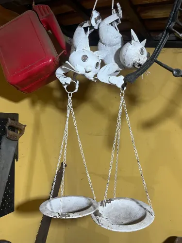 Bebedor para pássaros ou suporte para vasos