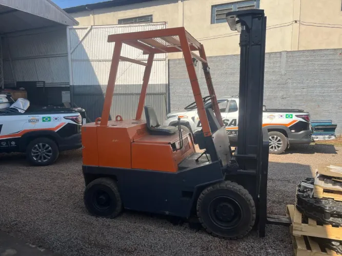 Empilhadeira Yale 2500 kg