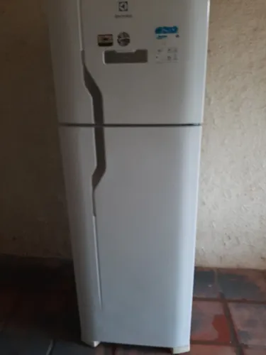 Geladeira electrolux 271L frosfree