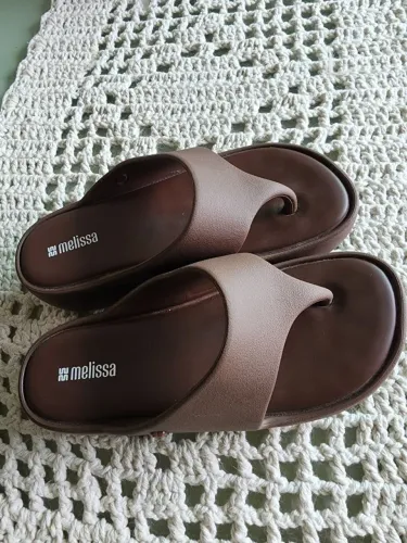 sandália melissa cor chocolate tamanho 37