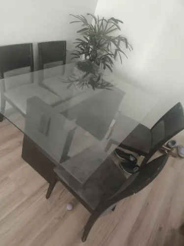 Desapego mesa de jantar 4 cadeiras só 200 Reais LEIA O ANUNCIO