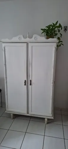 Guarda-roupa antigo