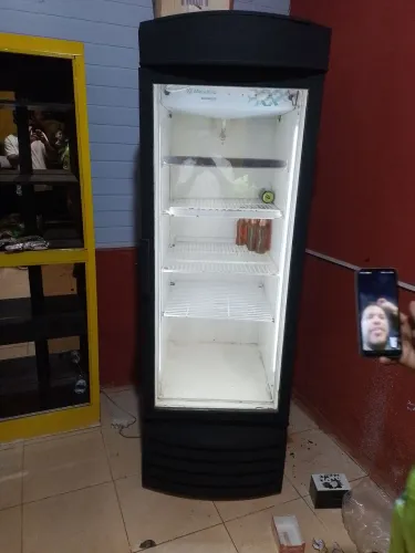 Freezer espositor 1700$ metafrio frete por minha conta dependendo do local