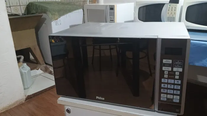 Microondas Philco Espelhado com Grill 31- Litros Usado