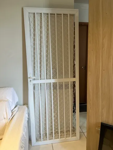 Grade de alumínio para porta 