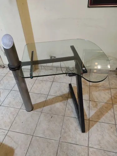 Mesa escrivaninha de vidro Grado