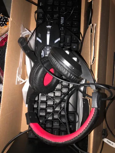 Kit mouse e teclado e um fone gamer 