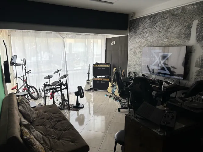 Aulas de Guitarra e Violão para iniciantes no estúdio